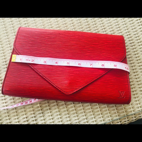 Authentic Louis Vuitton Carnime Red Epi Art Clutch - Picture 6 of 15